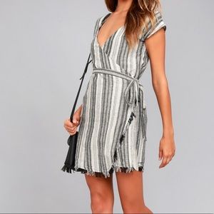NWT lulus mini grey wrap dress. Size XL. Run small